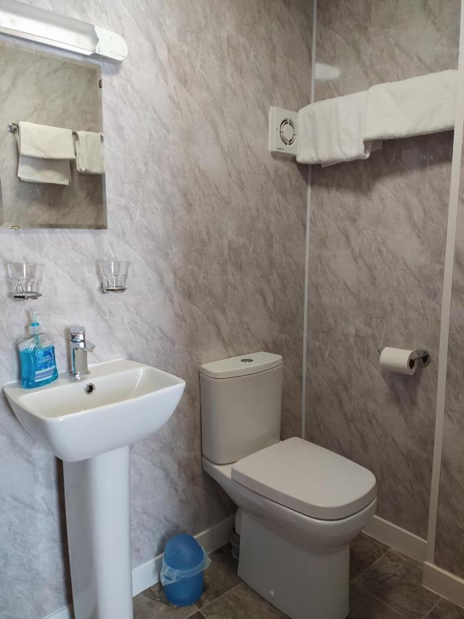 랜디드노 Frosty Towers B&B 외부 사진