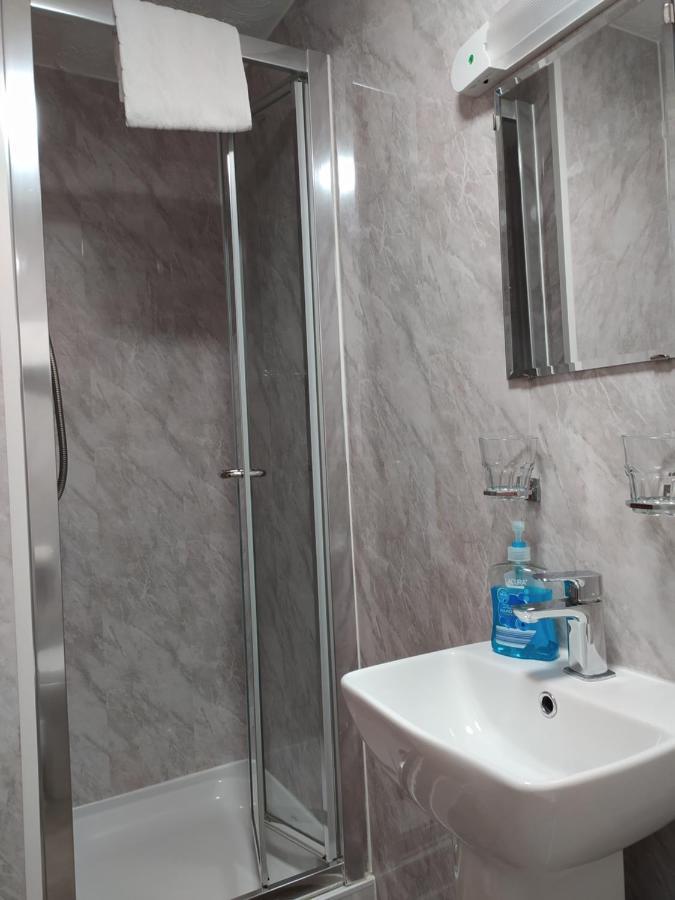 랜디드노 Frosty Towers B&B 외부 사진