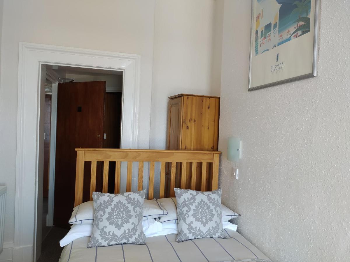 랜디드노 Frosty Towers B&B 외부 사진