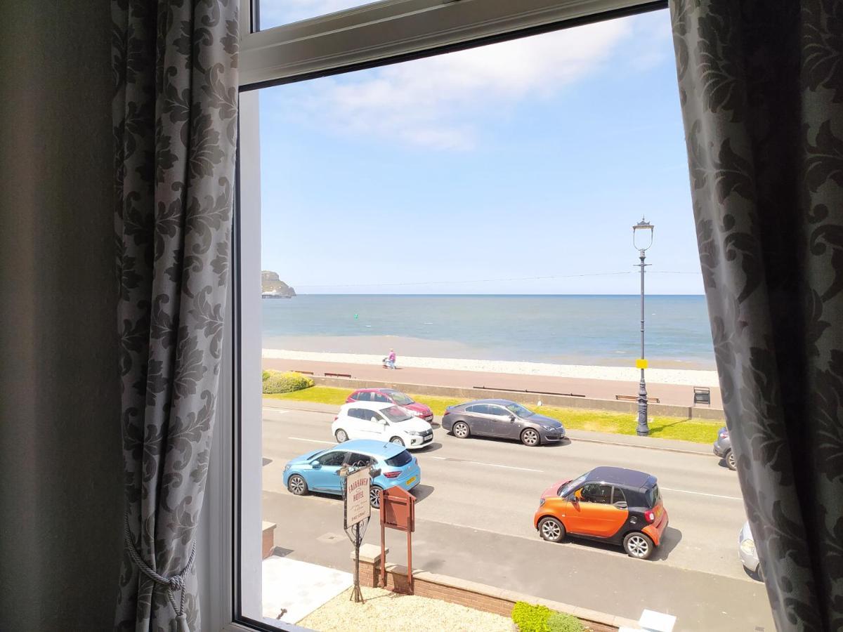 랜디드노 Frosty Towers B&B 외부 사진