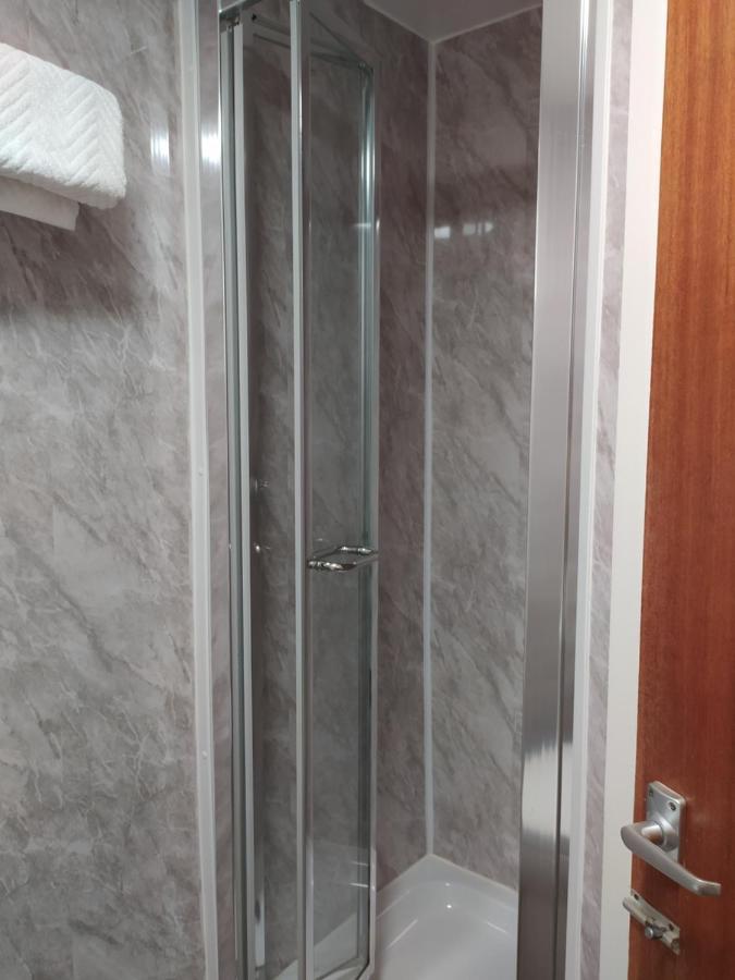 랜디드노 Frosty Towers B&B 외부 사진