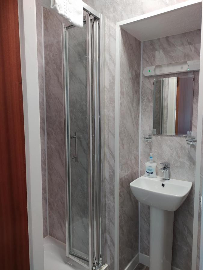 랜디드노 Frosty Towers B&B 외부 사진