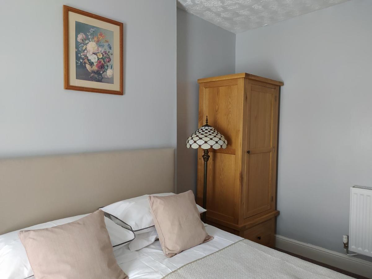 랜디드노 Frosty Towers B&B 외부 사진