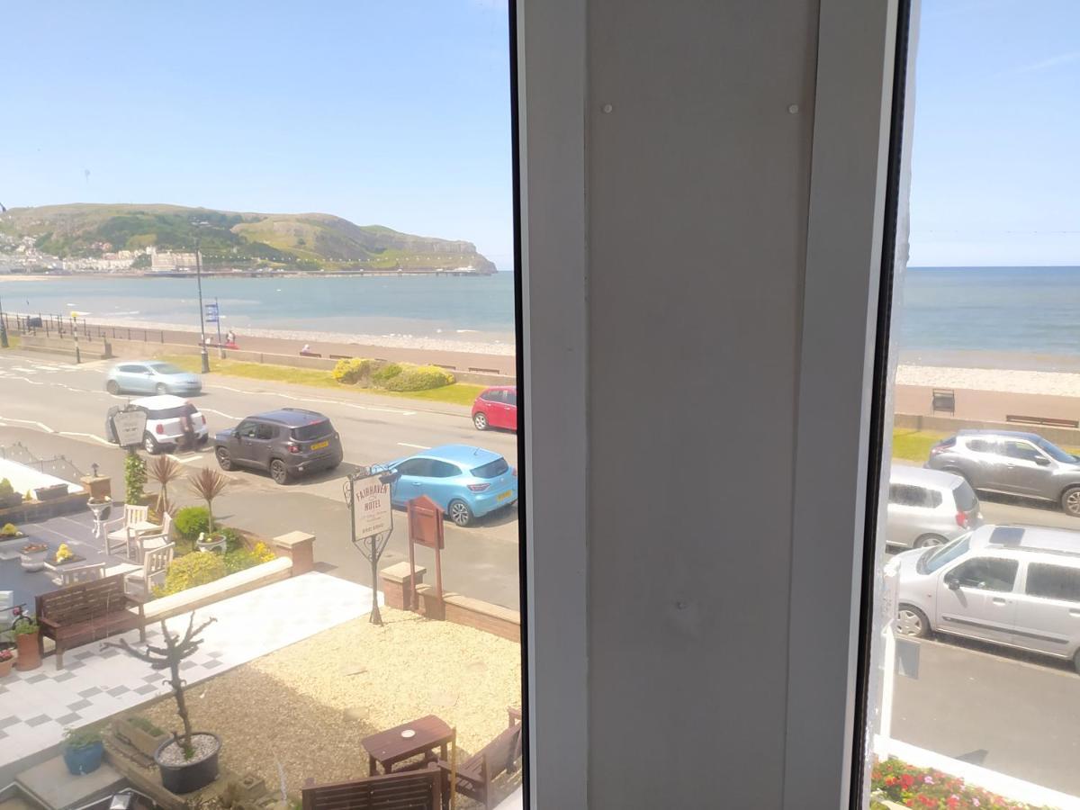 랜디드노 Frosty Towers B&B 외부 사진