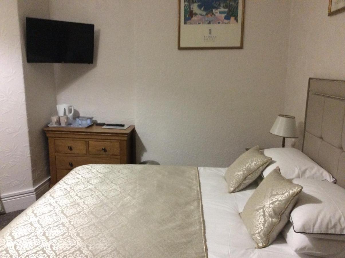 랜디드노 Frosty Towers B&B 외부 사진