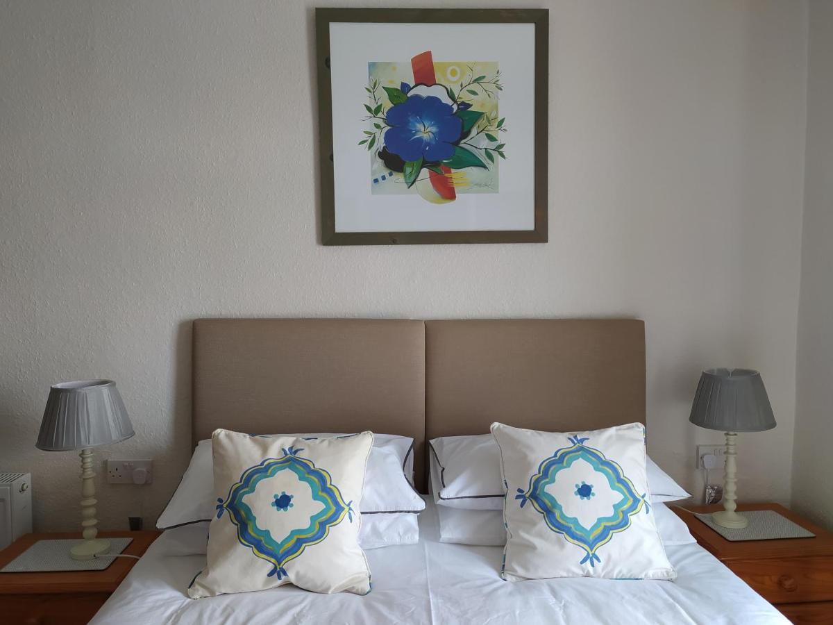 랜디드노 Frosty Towers B&B 외부 사진